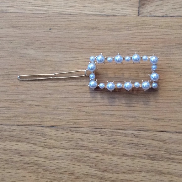 Pearl accented hair clip - Picture 2 of 5
